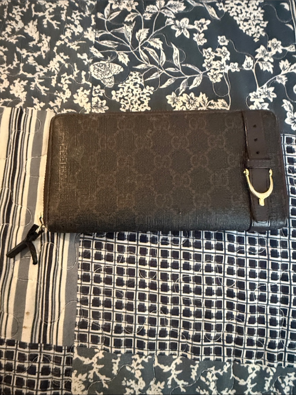 Gucci Brown Zip Wallet with Signature Webbing and Gold Accent